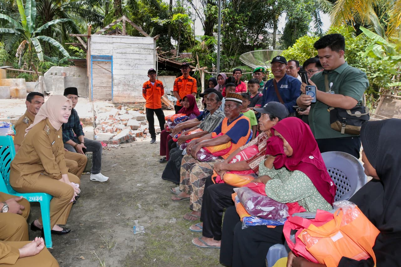 Wakil Gubernur Lampung Tinjau Lokasi Terdampak Gempa di Tanggamus, Salurkan Bantuan untuk Warga